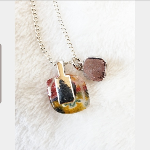 🏵Glass Necklace🏵 - Picture 2 of 3